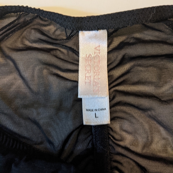SOLD✅ Victoria's Secret, Black 34B Bra/L Garter - Picture 14 of 16
